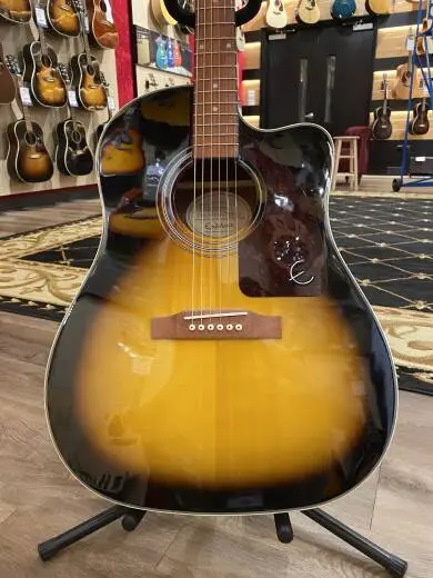 Acoustic/Electric J-15EC Deluxe - Vintage Sunburst 2
